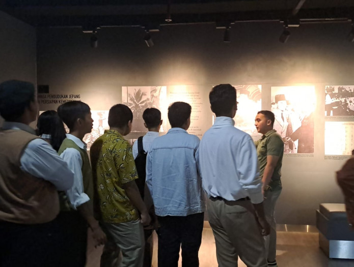 Kunjungan Akhir Pekan SMPN 1 Jakarta ke Pusdipres