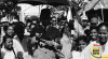 Presiden Sukarno bersama rakyat yang menyambut kedatangan beliau dalam rangka kunjungannya di Halong, Maluku. 6 Mei 1954. Sumber : ANRI, Kempen RI No. K 540506 WW 1-11