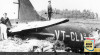 Foto Pesawat Dakota VT-CLA yang terbelah di dekat Lapangan Terbang Maguwo Yogyakarta setelah ditembak jatuh Pesawat Belanda. Tampak Tentara Indonesia bersiaga di sekitar pesawat. 29 Juli 1947. Sumber : ANRI, IPPHOS 1945-1950 No. 576.
