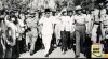 Foto Presiden Sukarno didampingi Walikota Jakarta Raya Sjamsurijal (periode 1951-1953) dan Nyonya meninjau bekas Kebakaran di Kampung Krekot Bunder, Sawah Besar, Jakarta Pusat. 30 Juli 1952. Sumber : ANRI, Kempen RI Jakarta 1952 No.9543.
