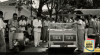 Presiden Sukarno sedang mencoba 'Tiga Tax' Kendaraan Bermesin dengan Roda Tiga produksi NV. Enka di Halaman Istana, Jakarta, 2 September 1950. Sumber : ANRI, Kempen RI Jakarta 1950 No. 720.