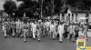 Rombongan Wakil Presiden Mohammad Hatta didampingi Sri Sultan Hamengkubuwono IX menuju ke arena Pekan Raya Yogyakarta. 6 Oktober 1956. Sumber : ANRI, Kempen DIY 1950-1965 No. 6076.
