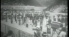 Pembukaan kejuaraan bulu tangkis Thomas Cup yang diselenggarakan pada 25 Mei-3 Juni 1973 di Istana Olahraga Senayan, Jakarta. Sumber: ANRI, PPFN Siaran Khusus 1959-1978 No. SK 158 [0130 DVD7RK/2015]