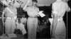 Foto Perwira Koninklijk Nederlands Indisch Leger ( KNIL) Kapten J.A.C. Schotte sedang mengambil sumpah seorang Kopral di Kemayoran. 18 Februari 1948.