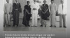 Potret saat Presiden Sukarno berfoto dengan Raja-raja dari Sulawesi saat kunjungan mereka di Istana Merdeka, Jakarta. 22 Maret 1950.