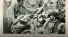 Wakil Gubernur Daerah Istimewa Yogyakarta Sri Paku Alam VIII sedang meletakan karangan bunga di atas Makam Dr. Radjiman Wedyodiningrat di Desa Mlati, Sleman, Yogyakarta. 20 September 1952.