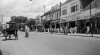 Foto jalan Malioboro yang diambil sebulan setelah Agresi Militer Belanda II yang menyerang Yogyakarta. Tampak suasana Malioboro yang mulai ramai kembali dengan aktivitas masyarakat, 21 Januari 1949.