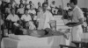 Foto suasana perkuliahan Kedokteran di Universitas Indonesia Salemba, 4 Mei 1950.