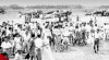 Foto Suasana Masyarakat menyaksikan Demonstrasi Penerbangan oleh Penerbang TNI AU di Lapangan Terbang Maguwo, Yogyakarta dalam rangka memperingati HUT ke-1 AURI, 20 Maret 1947