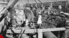 Foto pekerja yang sedang memasang pipa dalam rangka pembangunan saluran air minum di Jakarta pada tanggal 16 April 1956.